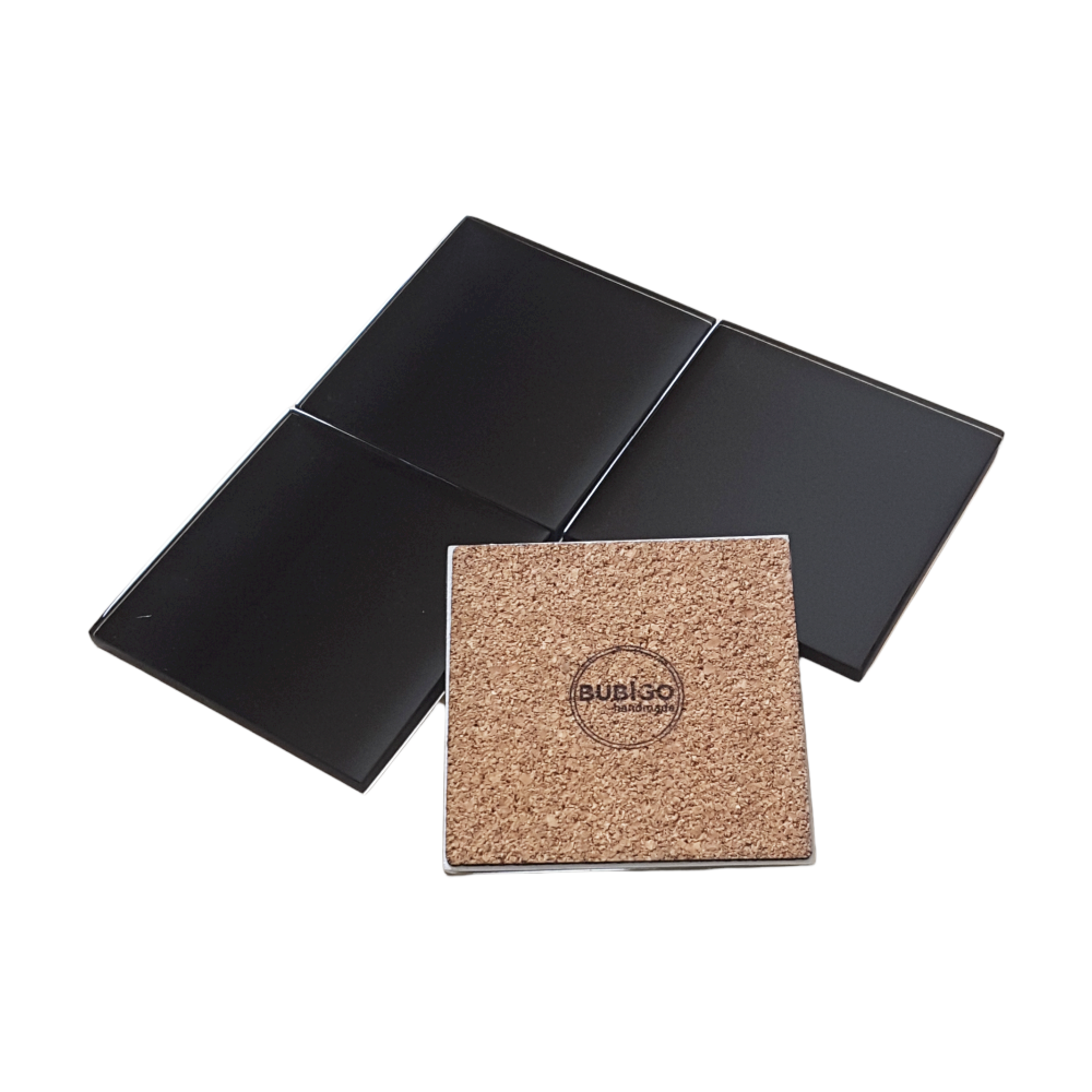 Siyah Cam Bardak Altlığı – Modern ve Şık Masa Dekoru