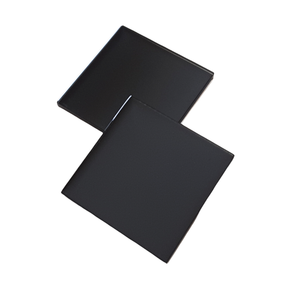 Siyah Cam Bardak Altlığı – Modern ve Şık Masa Dekoru